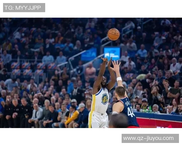 库里谈防守策略：多人包夹哈登与小卡让他们在混战中难以发挥